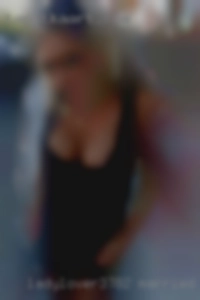 LadyLover3782 married and looking for a fuck